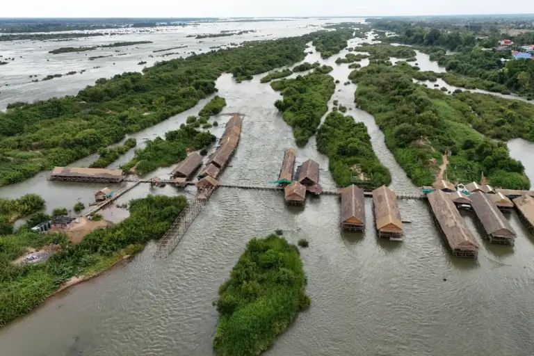 Kampi Rapids: Swimming in the Mekong near Kracheh (Kratie)